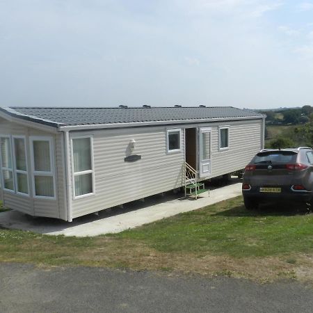 Cwtch Caravans Little Haven Экстерьер фото
