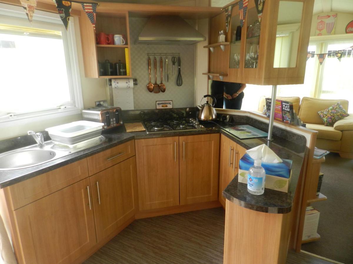 Cwtch Caravans Little Haven Экстерьер фото
