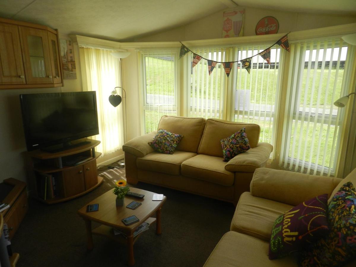 Cwtch Caravans Little Haven Экстерьер фото